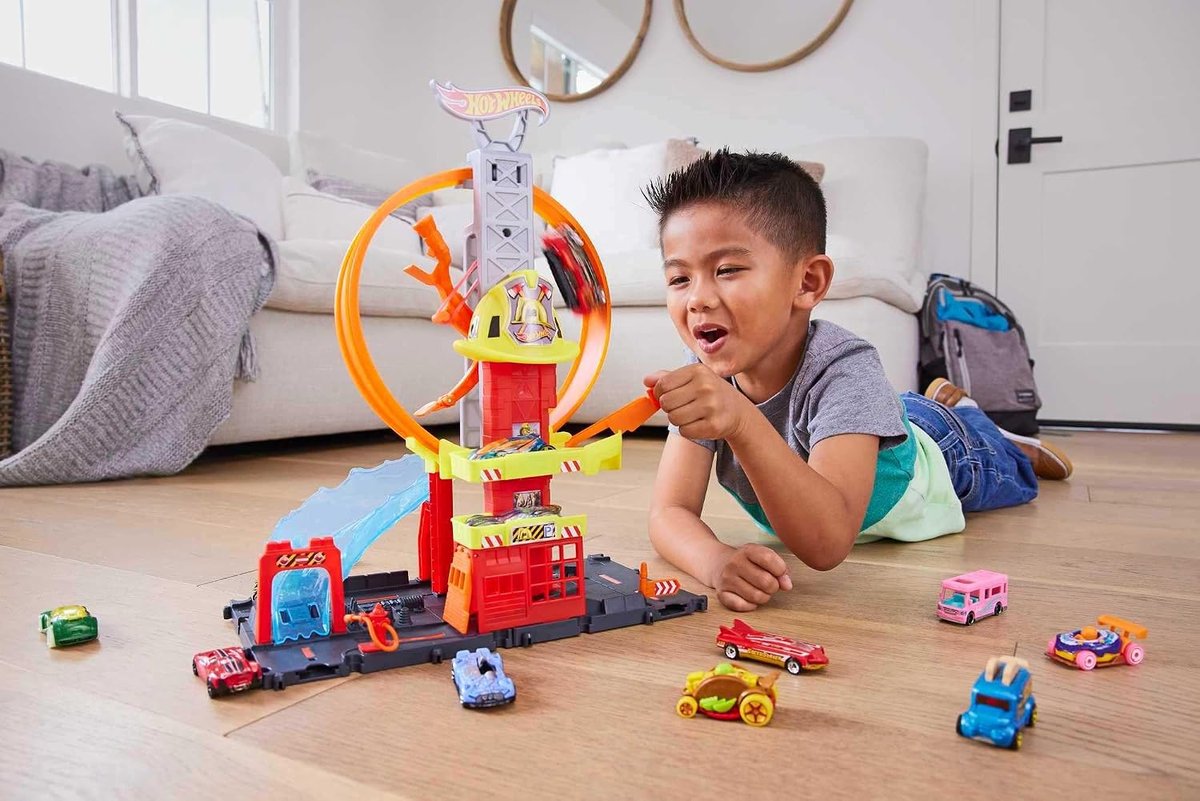 Hot Wheels City Super Loop Fire Station view 2