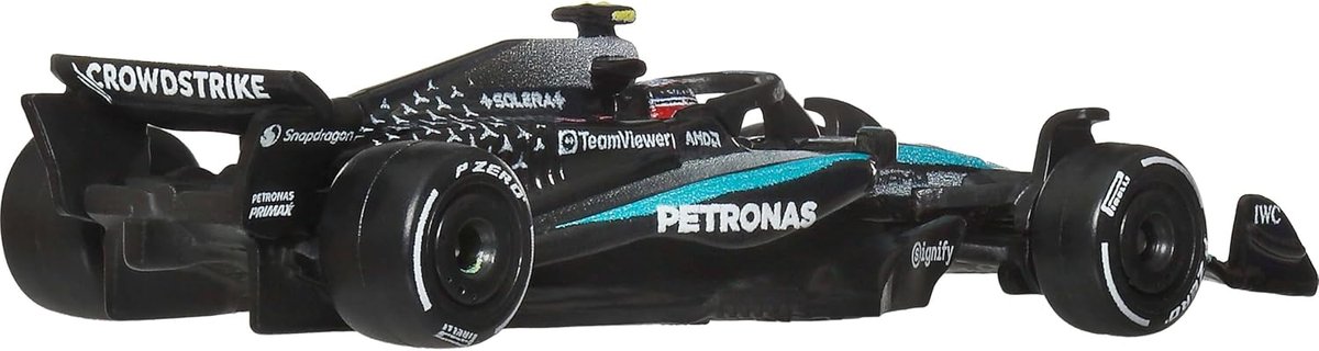 Hot Wheels Premium Mercedes-AMG PETRONAS Formula One Team 2-Pack view 3