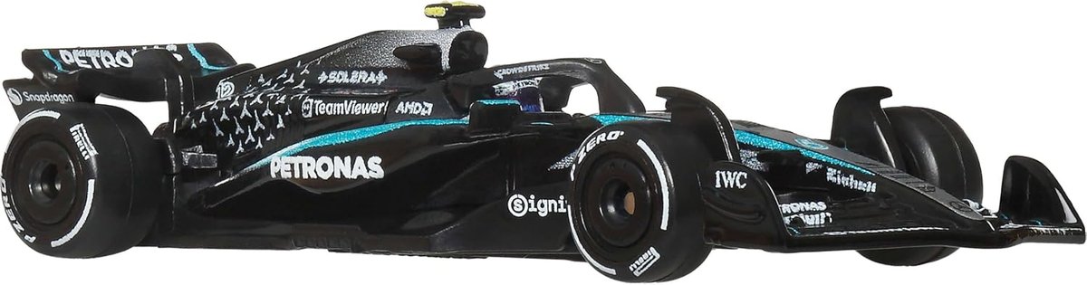 Hot Wheels Premium Mercedes-AMG PETRONAS Formula One Team 2-Pack view 5