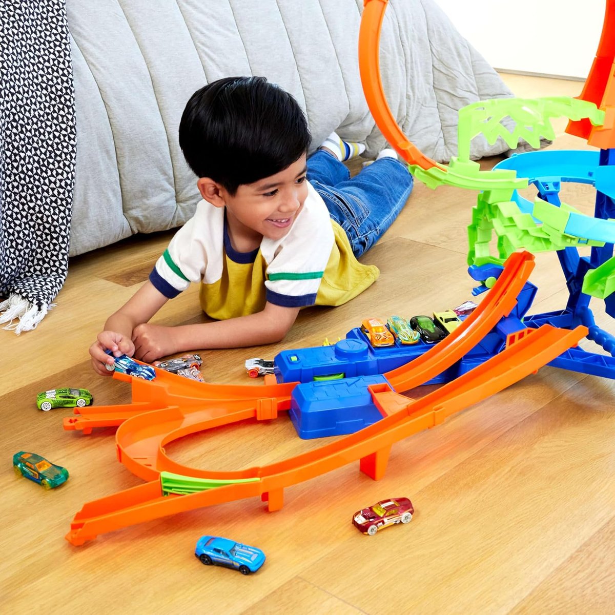 Hot Wheels Stunt Tracks Mid-Air Crash view 2